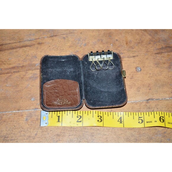 BUXTON Leather Key-Tainer Flip turtle Enclosed Key Holder Case Vtg - Picture 3 of 9